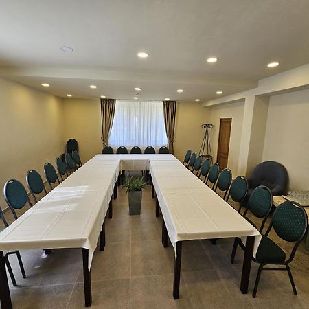 Hotel Casa Iustin Moroeni Zewnętrze zdjęcie