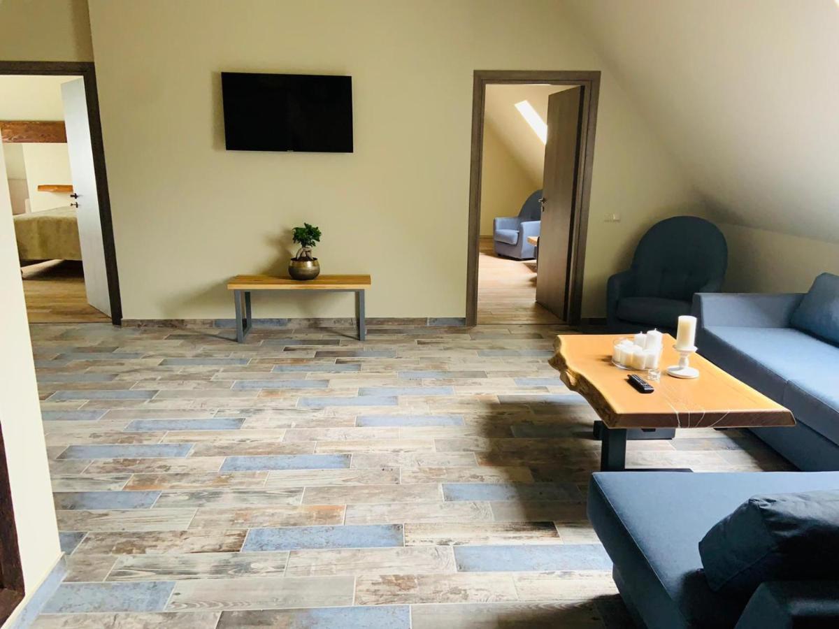 Hotel Casa Iustin Moroeni Zewnętrze zdjęcie