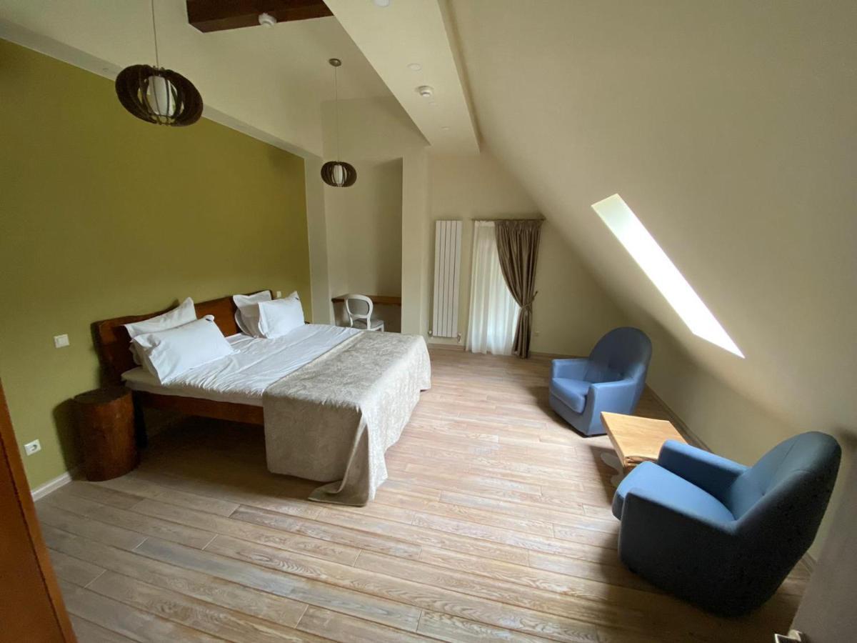 Hotel Casa Iustin Moroeni Zewnętrze zdjęcie