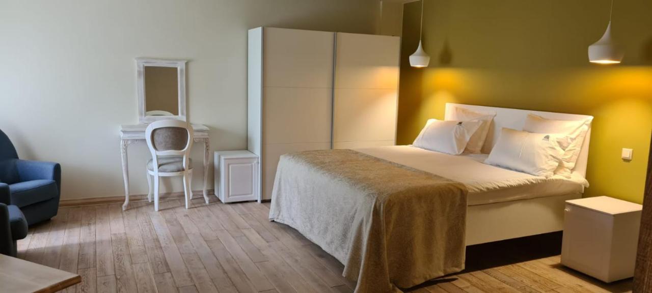 Hotel Casa Iustin Moroeni Zewnętrze zdjęcie