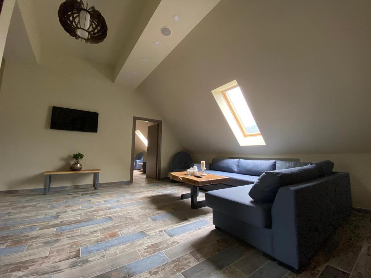 Hotel Casa Iustin Moroeni Zewnętrze zdjęcie