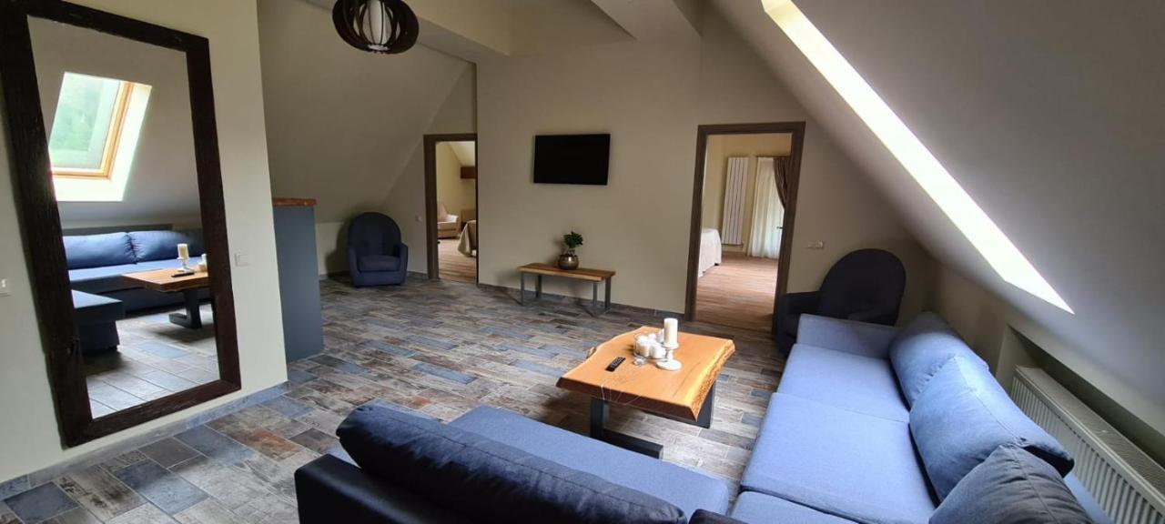 Hotel Casa Iustin Moroeni Zewnętrze zdjęcie