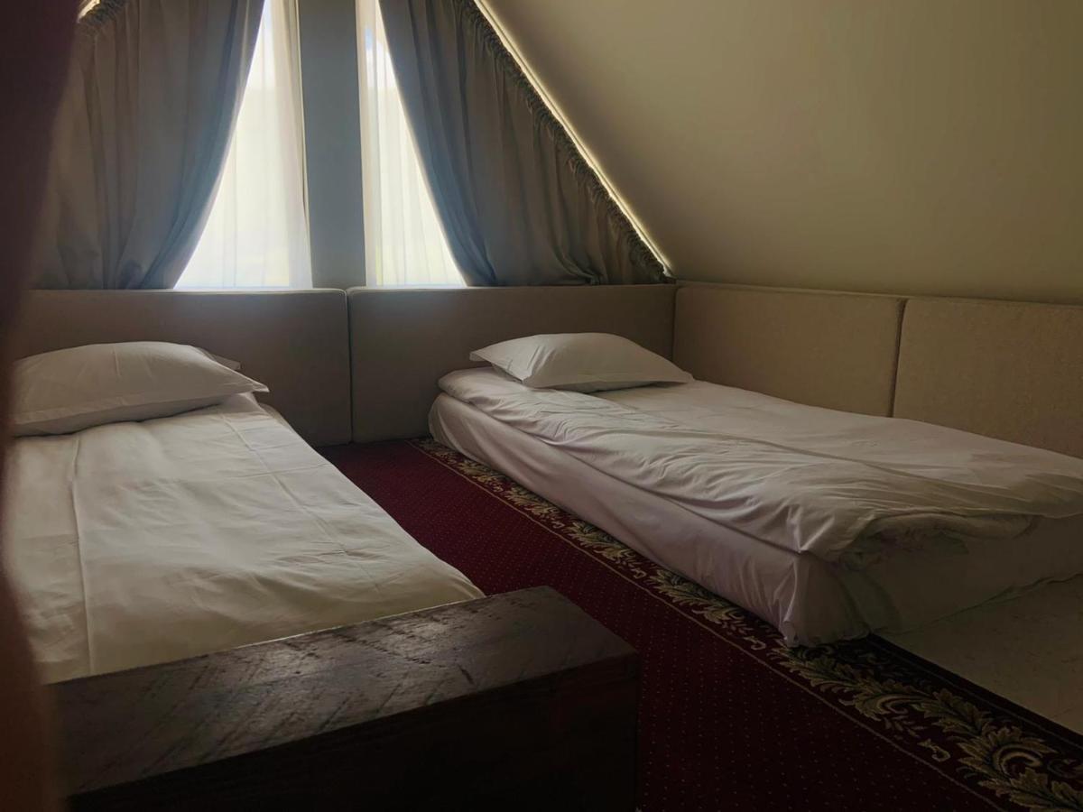 Hotel Casa Iustin Moroeni Zewnętrze zdjęcie