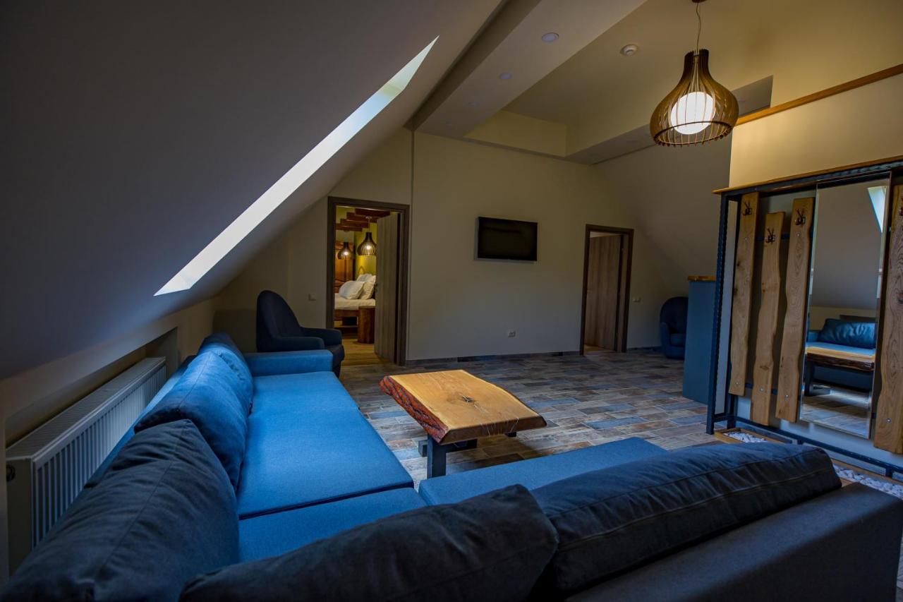 Hotel Casa Iustin Moroeni Zewnętrze zdjęcie