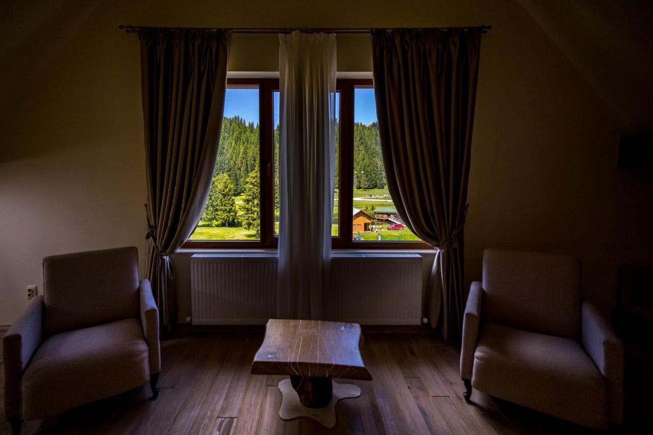 Hotel Casa Iustin Moroeni Zewnętrze zdjęcie