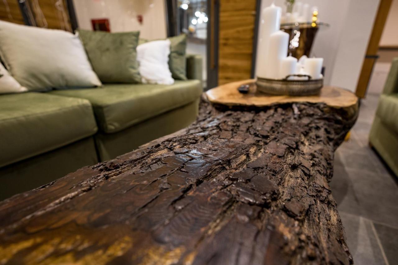 Hotel Casa Iustin Moroeni Zewnętrze zdjęcie