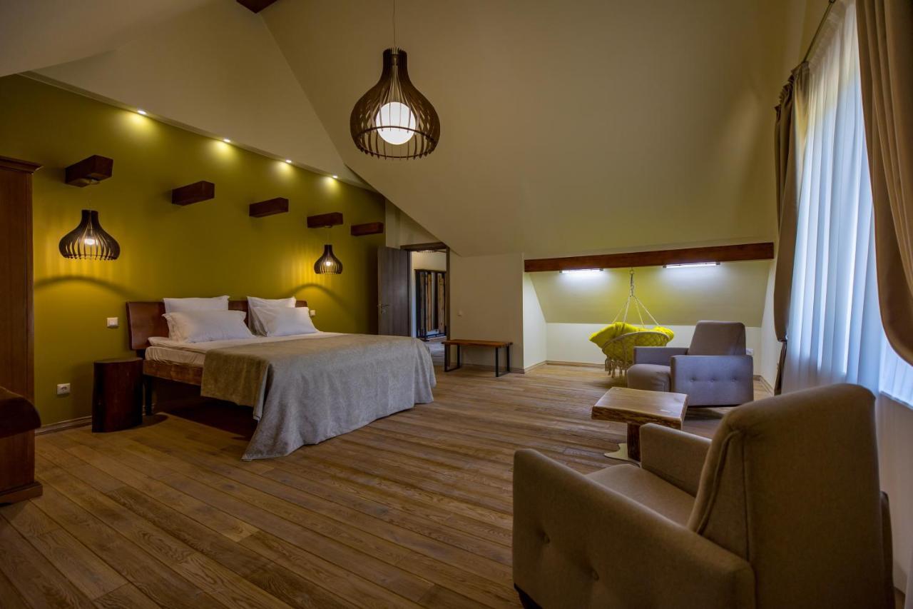 Hotel Casa Iustin Moroeni Zewnętrze zdjęcie