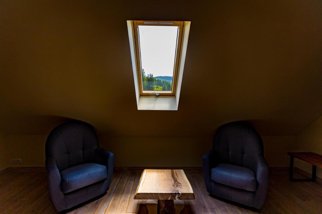 Hotel Casa Iustin Moroeni Zewnętrze zdjęcie