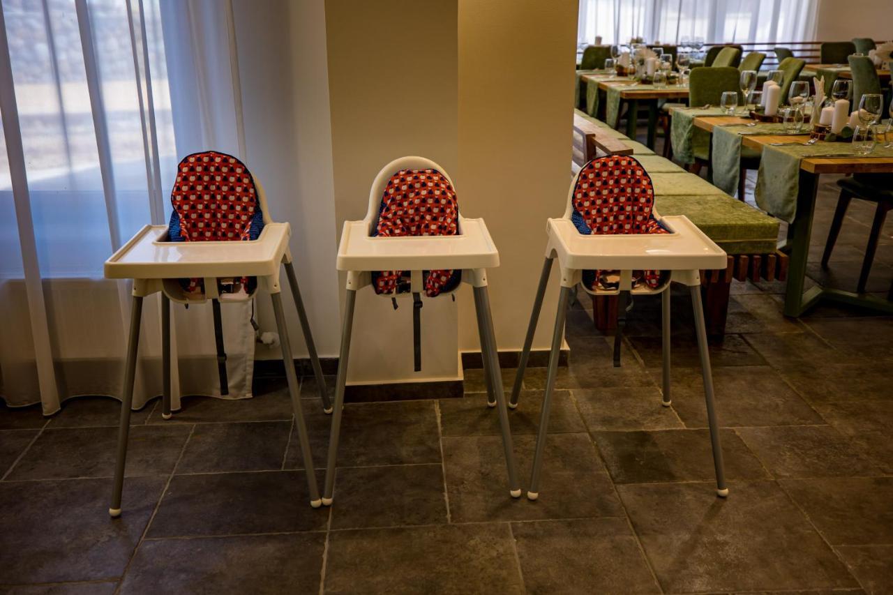 Hotel Casa Iustin Moroeni Zewnętrze zdjęcie