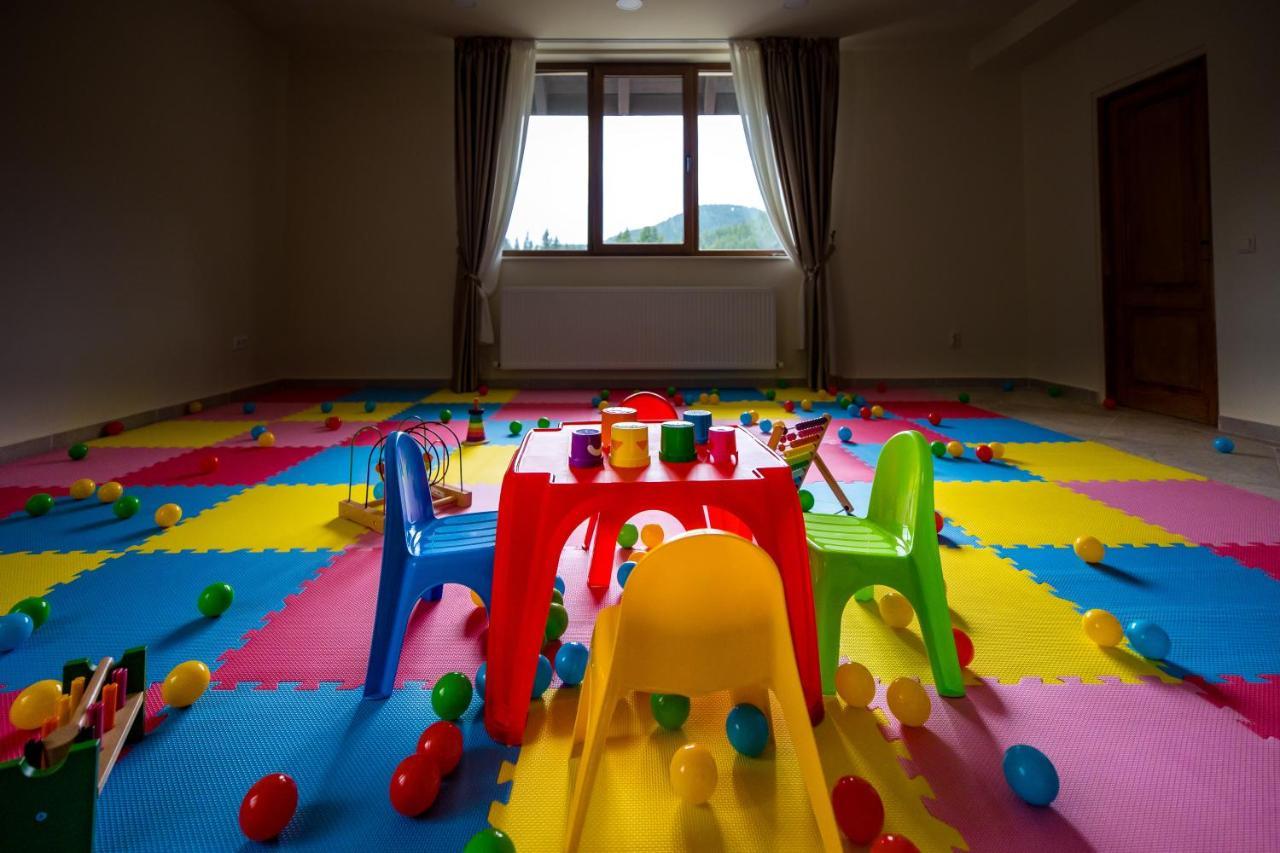 Hotel Casa Iustin Moroeni Zewnętrze zdjęcie