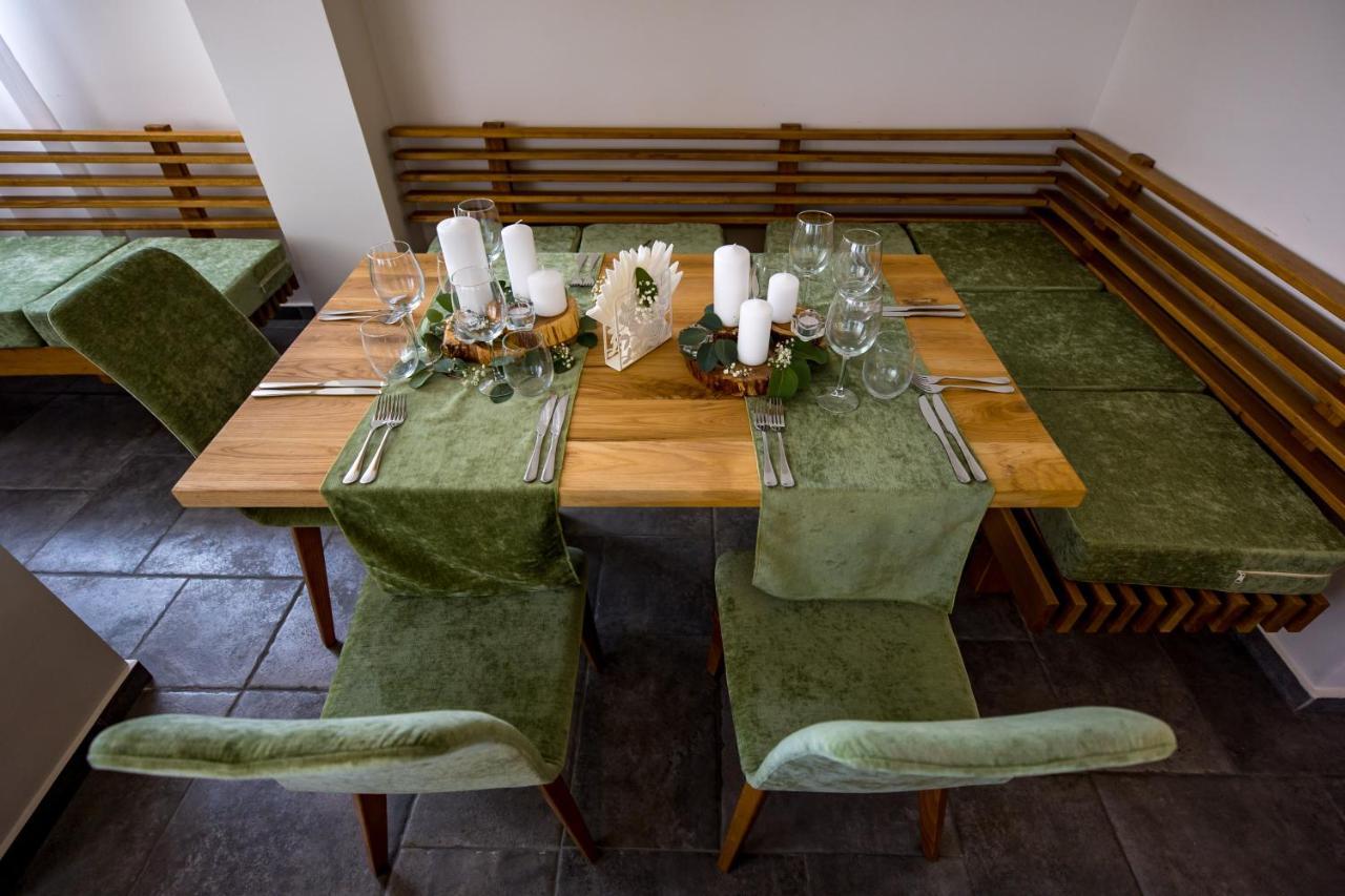 Hotel Casa Iustin Moroeni Zewnętrze zdjęcie