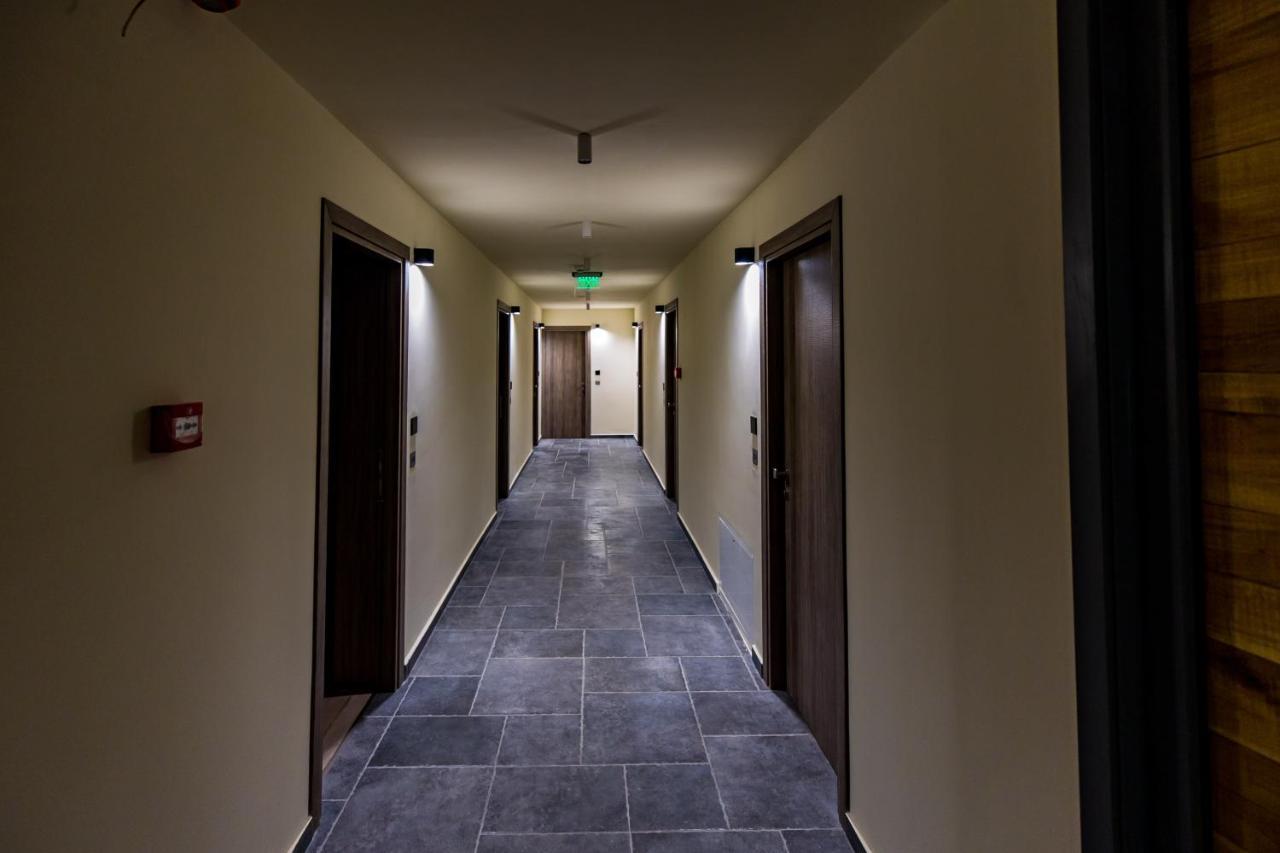 Hotel Casa Iustin Moroeni Zewnętrze zdjęcie