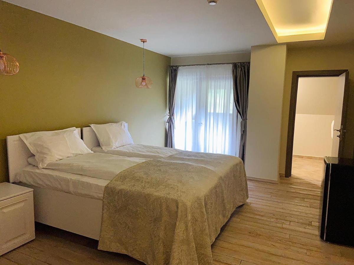 Hotel Casa Iustin Moroeni Zewnętrze zdjęcie