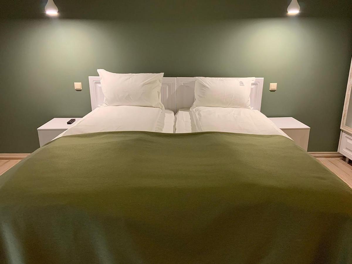 Hotel Casa Iustin Moroeni Zewnętrze zdjęcie