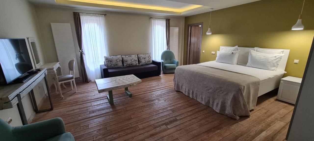 Hotel Casa Iustin Moroeni Zewnętrze zdjęcie