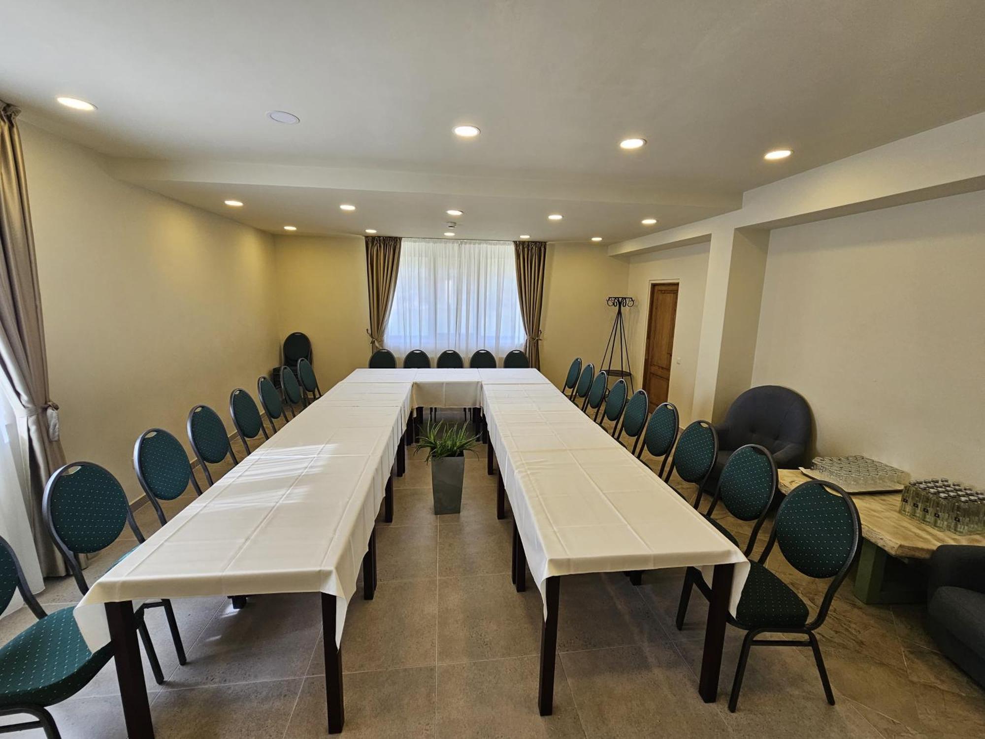 Hotel Casa Iustin Moroeni Zewnętrze zdjęcie