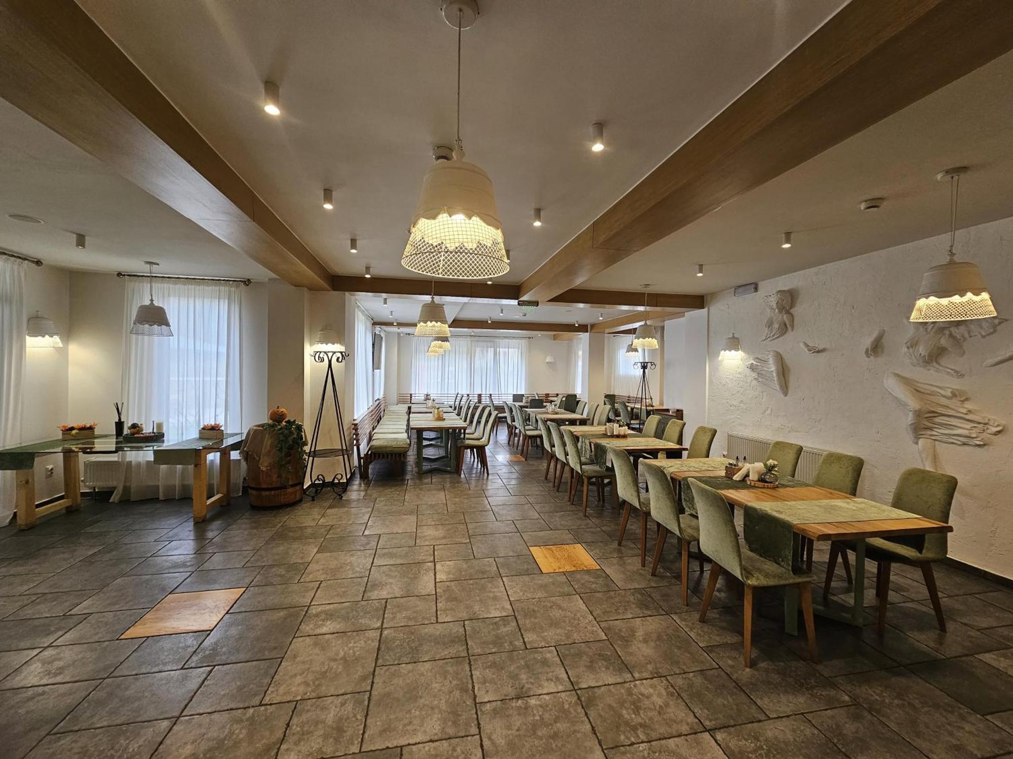 Hotel Casa Iustin Moroeni Zewnętrze zdjęcie