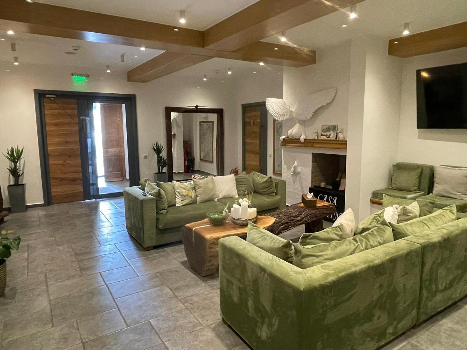 Hotel Casa Iustin Moroeni Zewnętrze zdjęcie